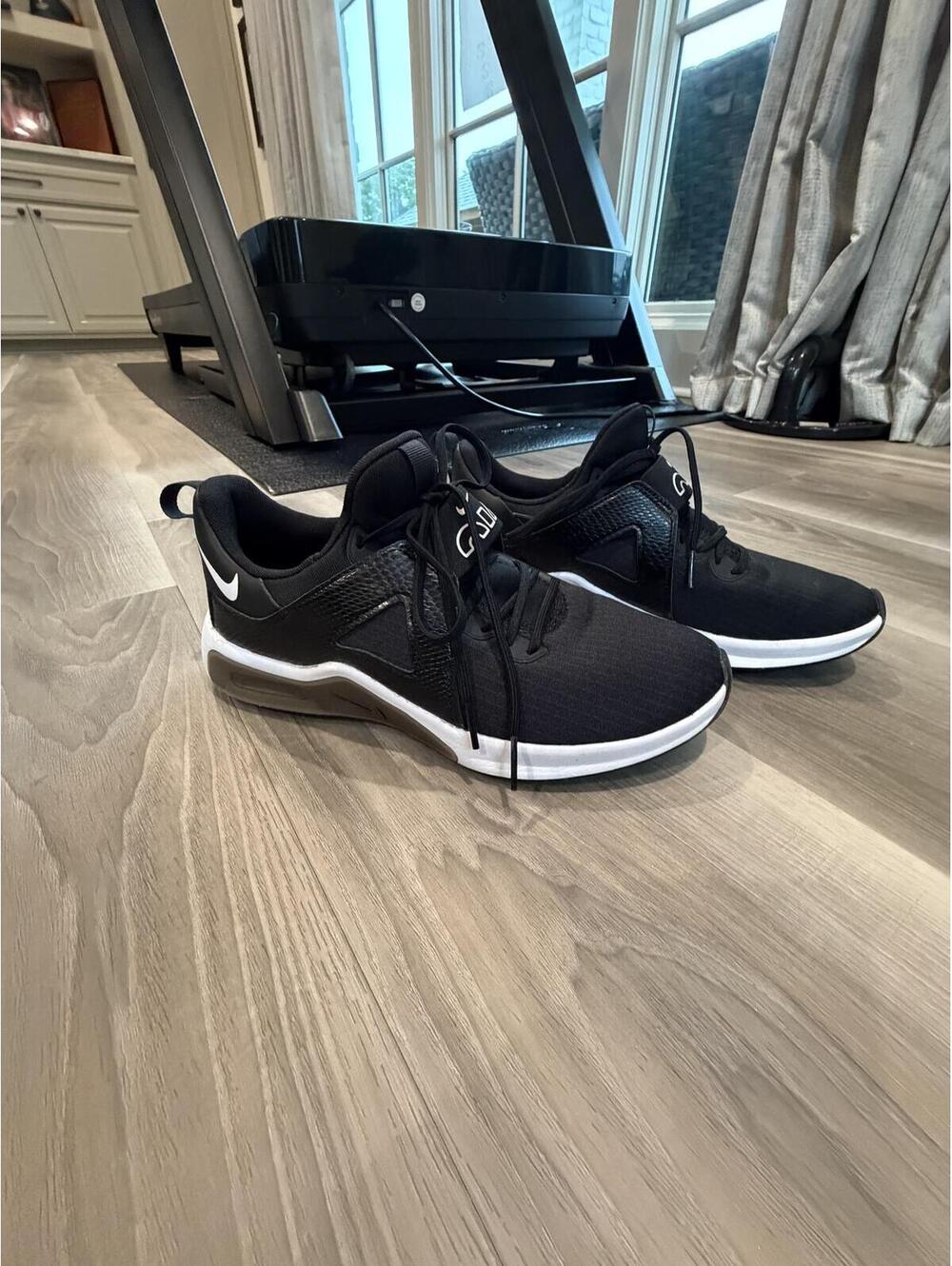 Nike Air Max | Women's Black Bella TR5 Training Shoes | Size 7.5 | 1119